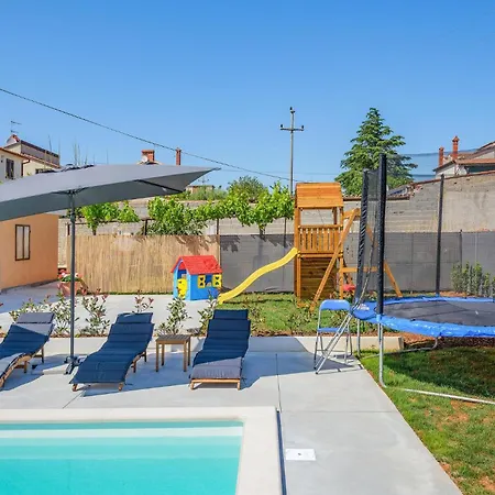 Gorgeous In Sikici With Kitchen Pula