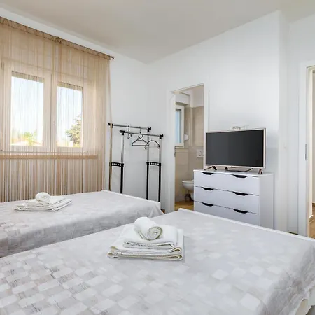 Gorgeous In Sikici With Kitchen * Pula