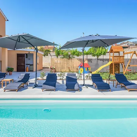 Gorgeous In Sikici With Kitchen Holiday home Pula