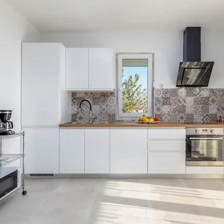 Vikendica Gorgeous In Sikici With Kitchen